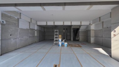 清水模打底批土